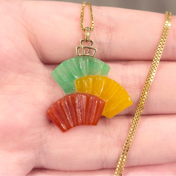 Vintage 14K Gold Rainbow Jade Fan Pendant: Chinese Jadeite - Picture 3 of 11